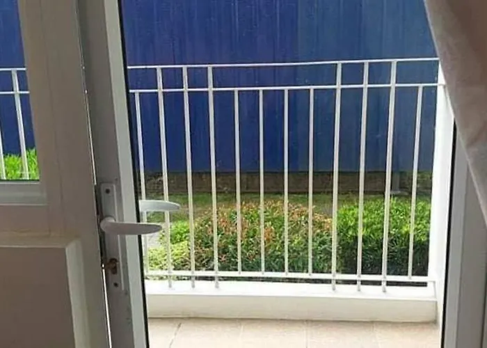 Cherolds Place Lovely 1 Bedroom With Balcony *